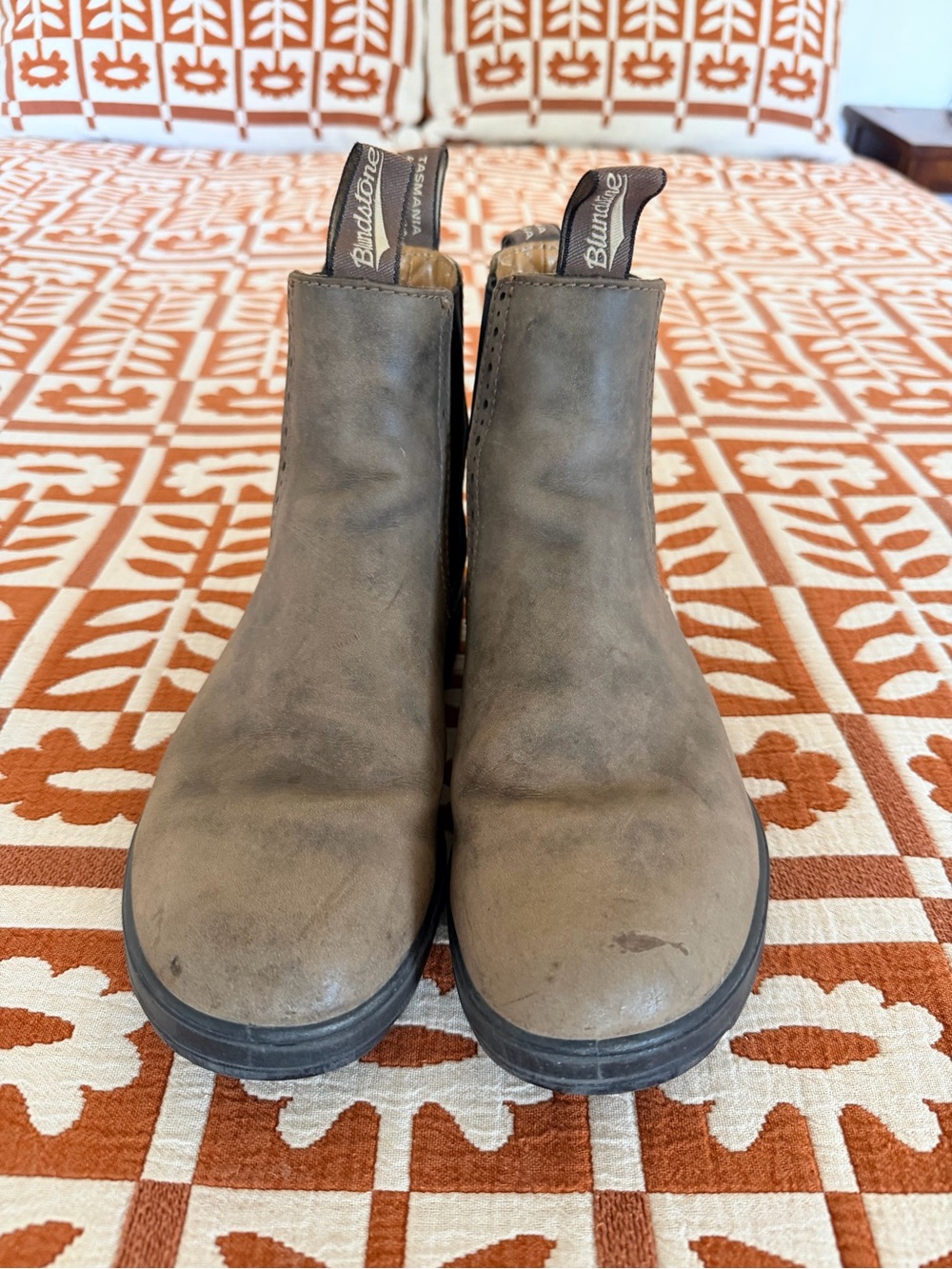 Blundstone Women's Chelsea Ankle Boots in Taupe